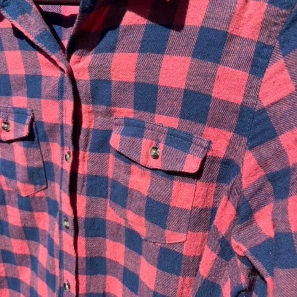 Flannel Button Down Women L Pink Navy Buffalo Plaid GOOD CONDITION - Picture 3 of 8